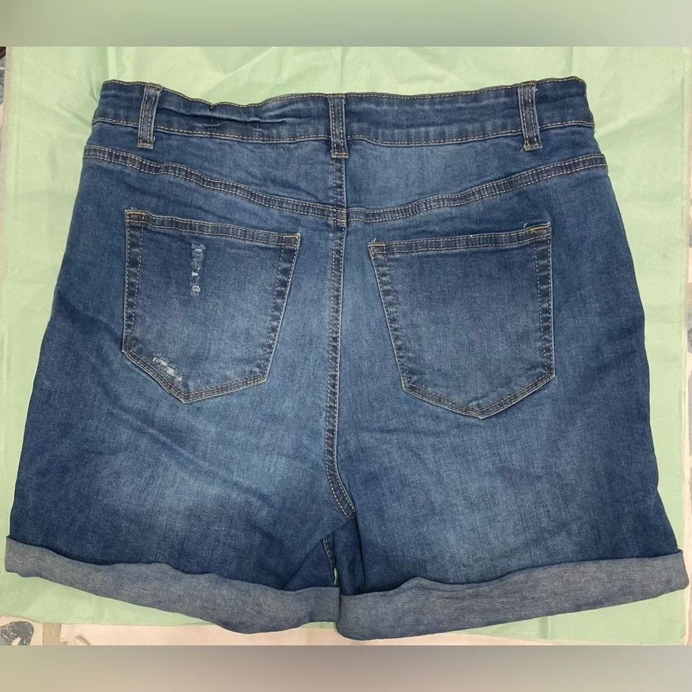 Wax Jean Shorts Size Large